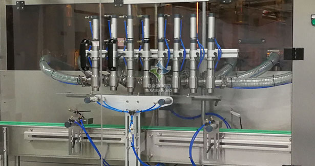 八頭顆粒醬料灌裝機(jī)