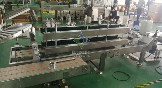 尾氣凈化液灌裝機(jī)