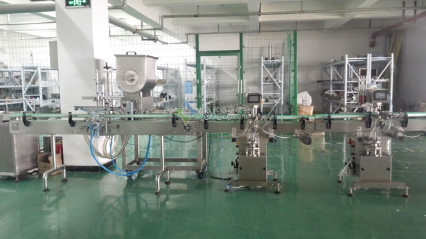 雙頭醬料灌裝生產(chǎn)線車間展示