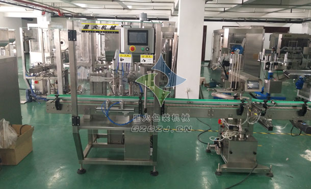 醬料灌裝真空旋蓋機(jī),雙頭辣椒醬灌裝旋蓋生產(chǎn)線