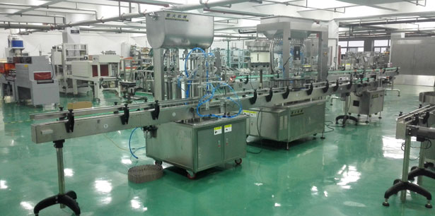 橄欖油自動(dòng)灌裝鎖蓋貼標(biāo)生產(chǎn)線