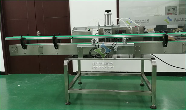 全自動四頭液體灌裝機