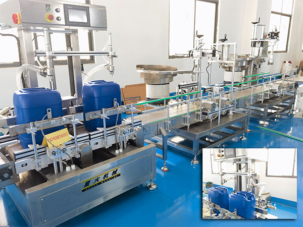 液體肥料灌裝生產(chǎn)線實拍