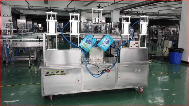 調(diào)味醬灌裝機,燒烤醬自動灌裝機