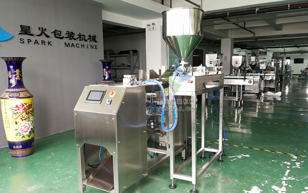 自立袋洗衣液自動(dòng)包裝機(jī)